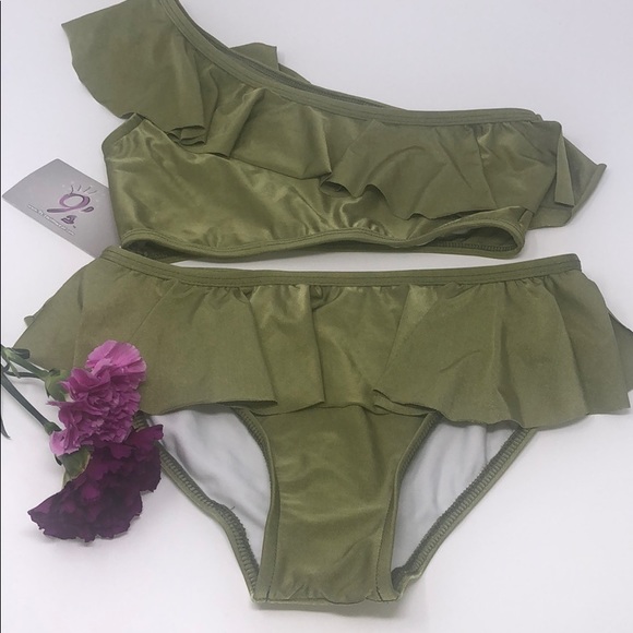 NWT One Shoulder Ruffled Bikini.  Size 12. - Picture 1 of 6